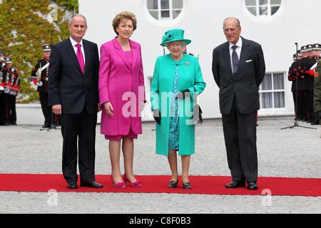 La Reine Elizabeth Ii Avec Son Mari Le Prince Philip Duc D Dimbourg