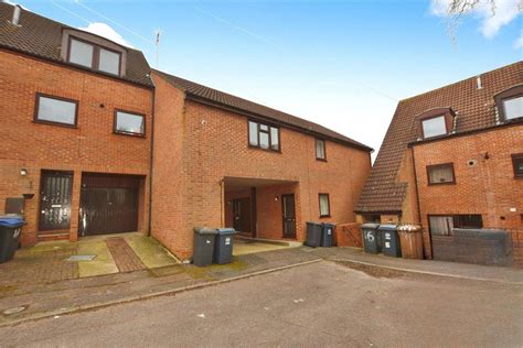 Kingfisher Way Bishop S Stortford Hertfordshire Bed Maisonette For