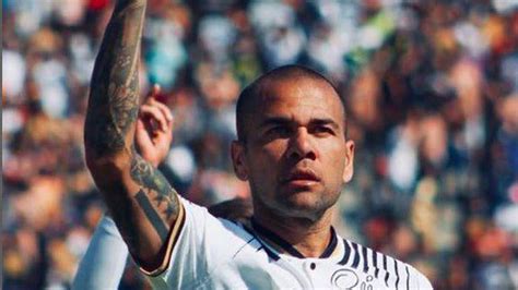 Caso Daniel Alves Pol Cia Encontra Restos De S Men Do Jogador Em