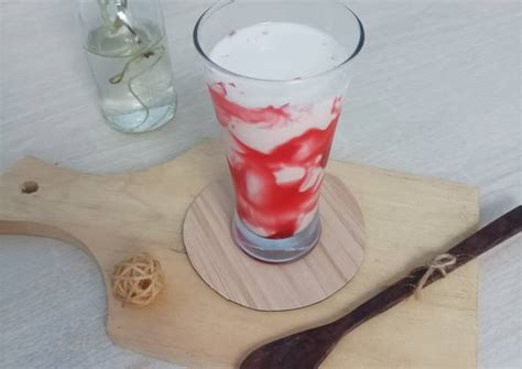 Resep Strawberry Milk Yakult Oleh Bunda Olla Cookpad