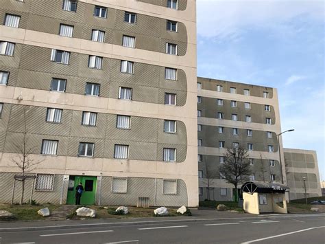 Un tir de kalachnikov traverse la chambre d un enfant à Valence l