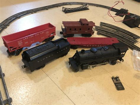 Antique Lionel Train Set 246 Engine Tender Caboose And More
