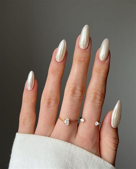 Why Vanilla Chrome Nails Are The Perfect Summer Mani