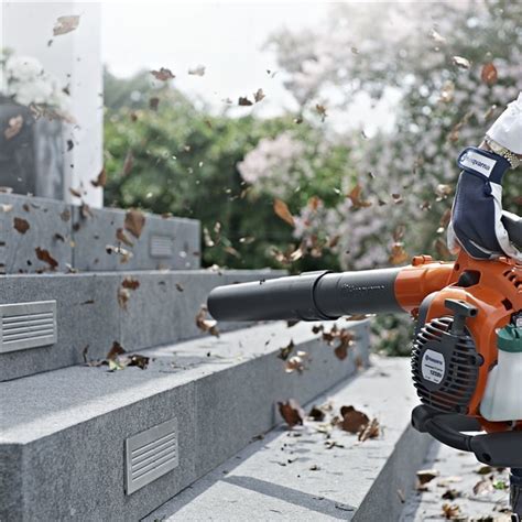 Husqvarna 350bt Review [our Favourite Backpack Leaf Blower] Leaf Blower Blowers Outdoor