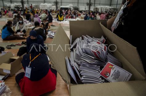 PELIPATAN SURAT SUARA PILKADA KABUPATEN BANDUNG ANTARA Foto