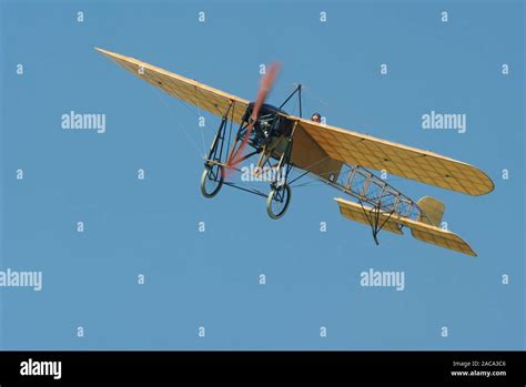 Louis bleriot and plane Banque de photographies et dimages à haute