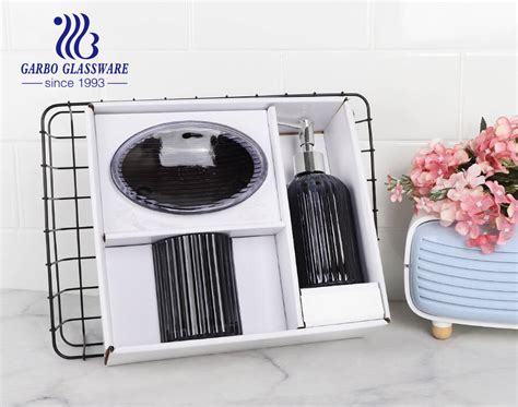 China Factory High End Spraying Colored Black Glass Bathroom