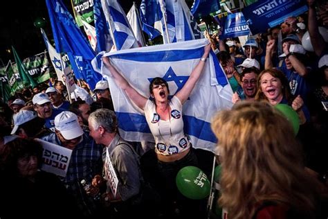 Anti Netanyahu Rally In Tel Aviv Draws Tens Of Thousands Wsj