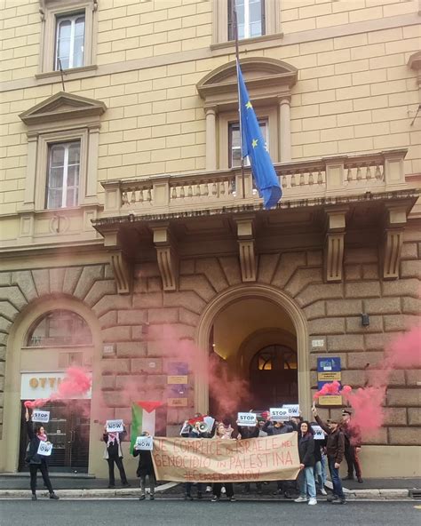 A Roma Occupata La Sede Dellunione Europea Palestina Libera