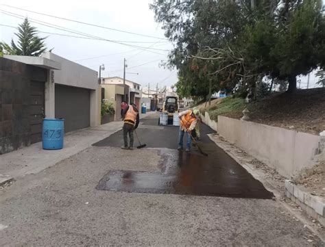 Continúa Gobierno de Ensenada con trabajos de bacheo y pavimentación