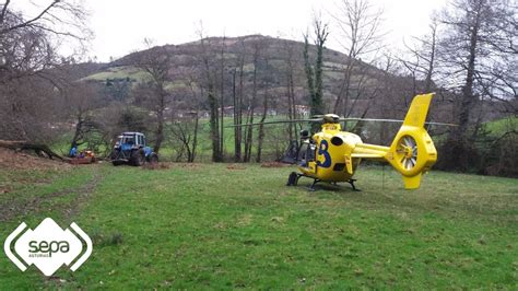 Trasladado Al Huca Un Hombre Herido En Una Pierna Tras Caerle Un árbol Encima Cuando Cortaba