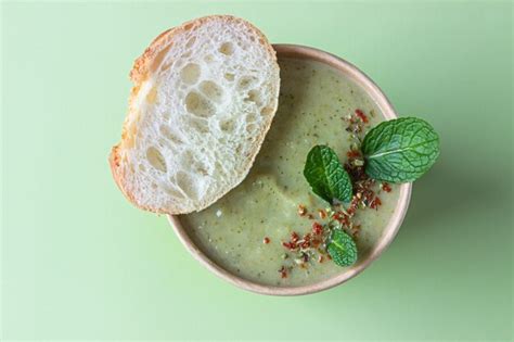 Premium Photo | Broccoli cream soup with bread, mint and spices in ...