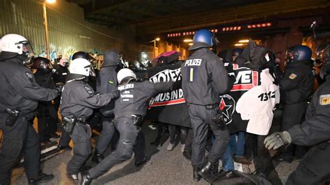 1 Mai Demo in Hamburg eskaliert Polizei setzt Schlagstöcke ein fr