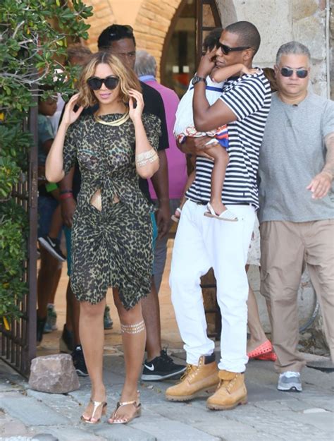 Beyonce & Family Do Some SightSeeing in the South of France | Celeb Baby Laundry