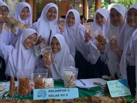 Gelar Karya Cara Siswa SMP Tahfidz Duta Aswaja Kudus Belajar Wirausaha