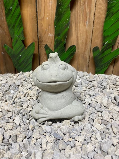 Yoga Frog Concrete Statue