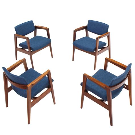 Solid Walnut Newly Upholstered Set Of Four Gunlocke Chairs Risom Style