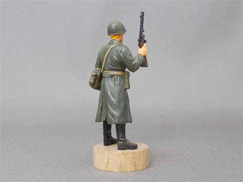 Soviet Motor Rifle Troops Berlin 1945 Dragon 1 35 Building Painting