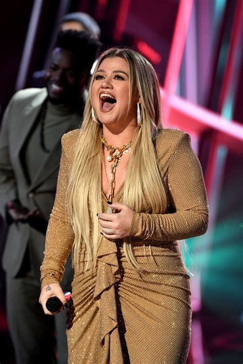 Kelly Clarkson 2020 Billboard Music Awards • Celebmafia