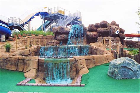 Multi layered waterfall | Harris Golf