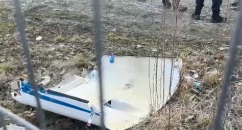 O bucată dintr un avion de mici dimensiuni a căzut lângă un loc de