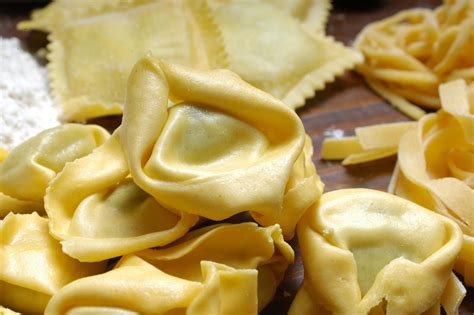 Tortellini Di Pollo La Vera Storia Della Ricetta Gambero Rosso