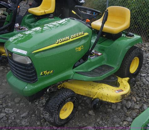 John Deere Lt166 Lawn Tractor In Topeka Ks Item D9673 Sold Purple Wave