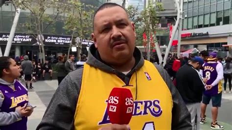 Video La Afici N Rindi Tributo A Kobe Bryant En El Staples Center La