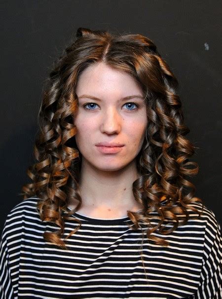 12 Awesome Curly Hairstyles For Medium Hair Pretty Designs