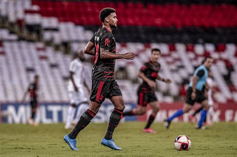 Bruno Viana Decepciona E Vira Alvo De Críticas Da Torcida Do Flamengo