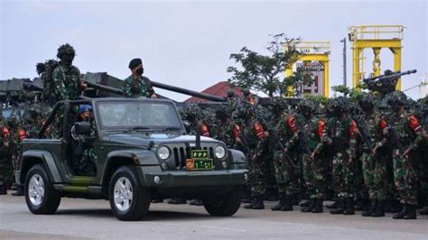 Foto Letjen Dudung Lepas Ribuan Prajurit Raider Kostrad Ke Zona Perang