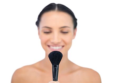유토이미지 상세페이지 베이직샵 17578017 Smiling natural brunette holding