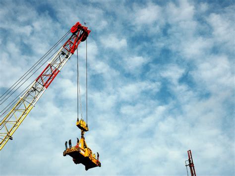 10 Construction Crane Types & Their Uses!