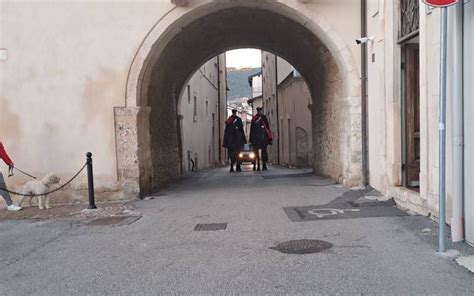 Natale A L Aquila Carabinieri A Cavallo Per Le Vie Del Centro Storico