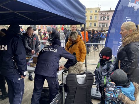 Bydgoscy policjanci grają razem z WOŚP Wiadomości KMP w Bydgoszczy