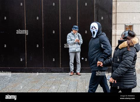 Scream movie mask hi-res stock photography and images - Alamy