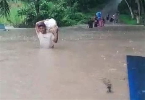 Banjir Di Blitar Terus Meluas Akses Antar Kecamatan Terputus