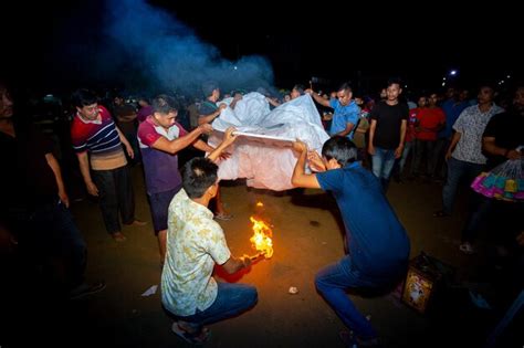 Premium Photo Bangladesh October 12 2019 People Try To Light Paper