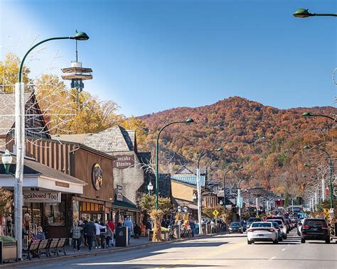 These Small Towns In Tennessee Come Alive In Fall WorldAtlas