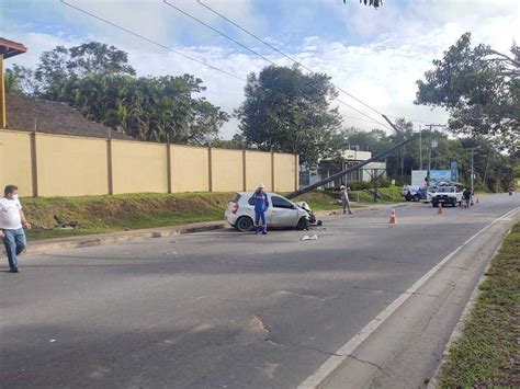 Motorista De Aplicativo Dorme Bate Em Outro Ve Culo E Derruba Poste Em