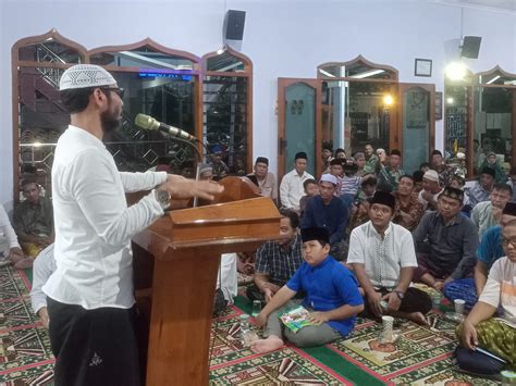 Tarawih Di Masjid Intishorul Islam Jamaah Meneteskan Air Mata Pwmu