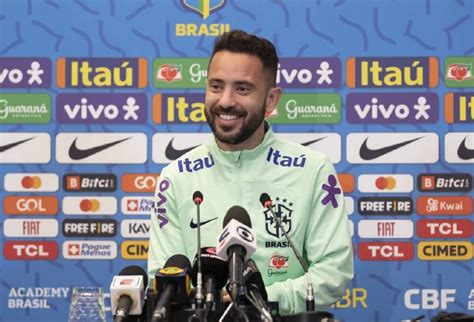 Everton Ribeiro engrandece Vasco em coletiva da seleção brasileira