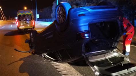 Vuelca Un Coche Ocupado Con Graves Consecuencias En Sevilla