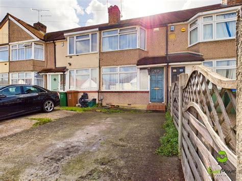 Parkside Avenue Bexleyheath Da7 6nu 3 Bed Terraced House £350000