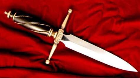 Macbeth Dagger And Crown