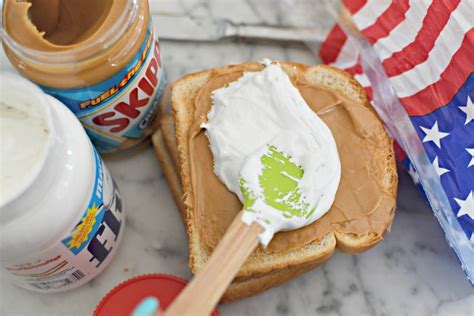 Marshmallow Fluff Sandwiches are Yummy and Nostalgic