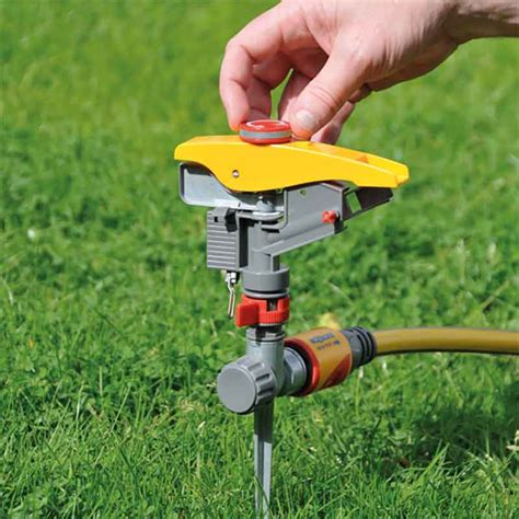 Hozelock Plus Pulsating Round Area Garden Sprinkler With 2 Settings