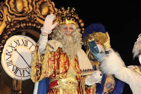 Los niños pinatarenses dieron la bienvenida a los Reyes Magos en el