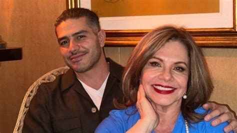 María Sorté presume foto con su hijo Omar García Harfuch y la llaman