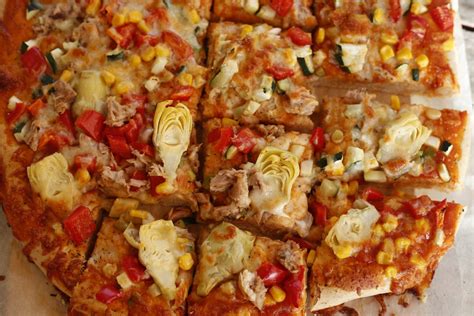 Pizza Mit Artischocken Thunfisch Und Paprika